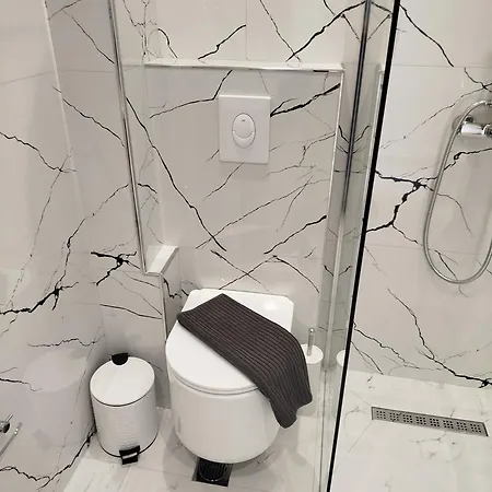 Yetişkin Oteli Ruci